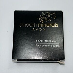 New in Box Avon smooth minerals powder foundation in light beige